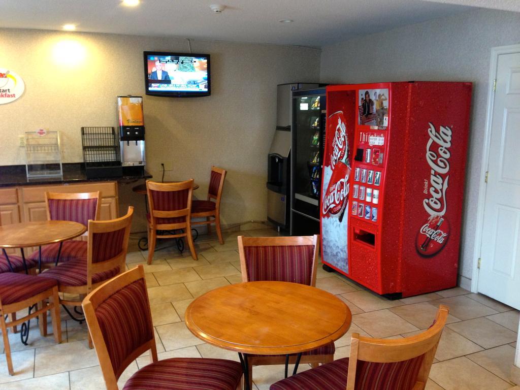 Red Roof Inn Plus+ Poughkeepsie Extérieur photo